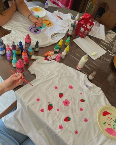 Planes de chicas: personalizar playeras con acuarelas 