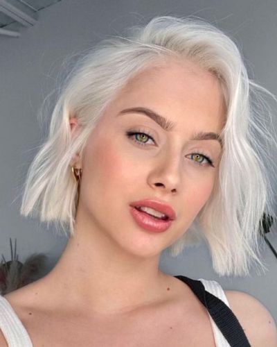 Tinte rubio platinado para cabello corto