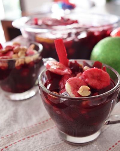 Taza con té de nochebuena