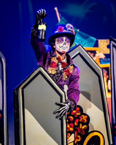 Valeria Aceves caracterizada como sugar skull en una producción de Nueva York 