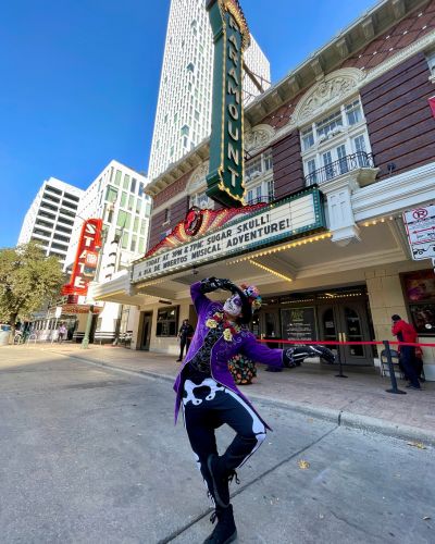 Valeria Aceves ajusta el humor según la audiencia.