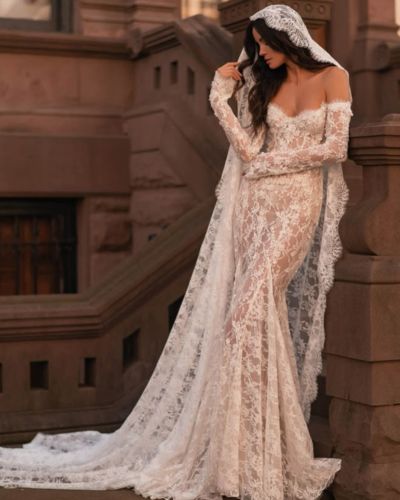 Vestido de encaje con velo de encaje