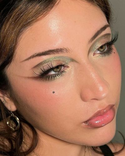 Delienado gráfico en tonos verdes y café