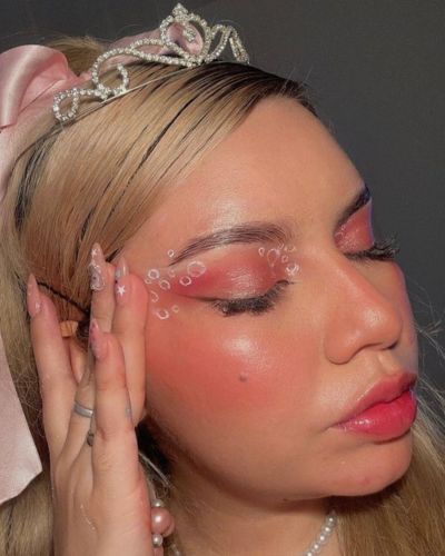 Maquillajes en tonos rosas para el estreno de Wicked 2