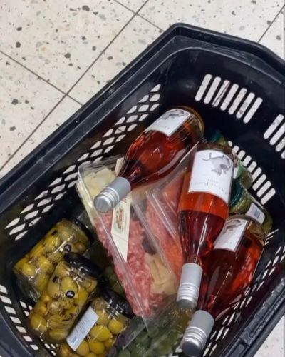 Compras de insumos para hacer bebidas navideñas
