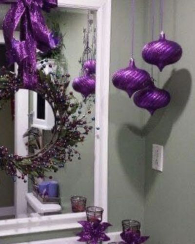 Adornos navideños morados