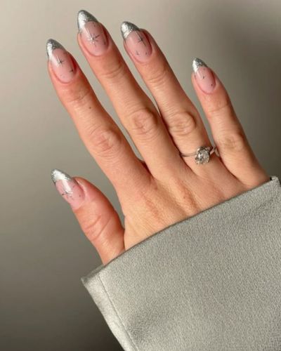 Uñas plateadas con efecto chrome 