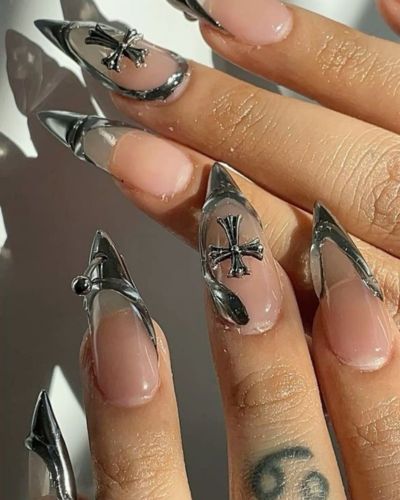 Uñas francesas con efecto espejo 