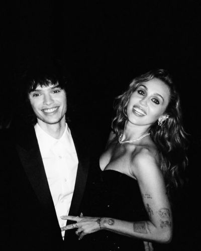 Maxx Morando y Miley Cyrus posan felices