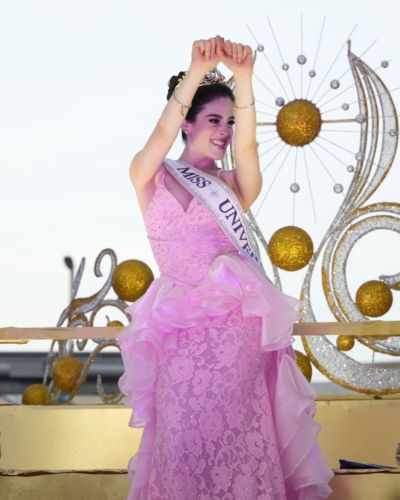 Fátima Bosch en vestido rosa 