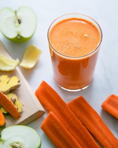 Jugo de manzana, zanahoria y jengibre