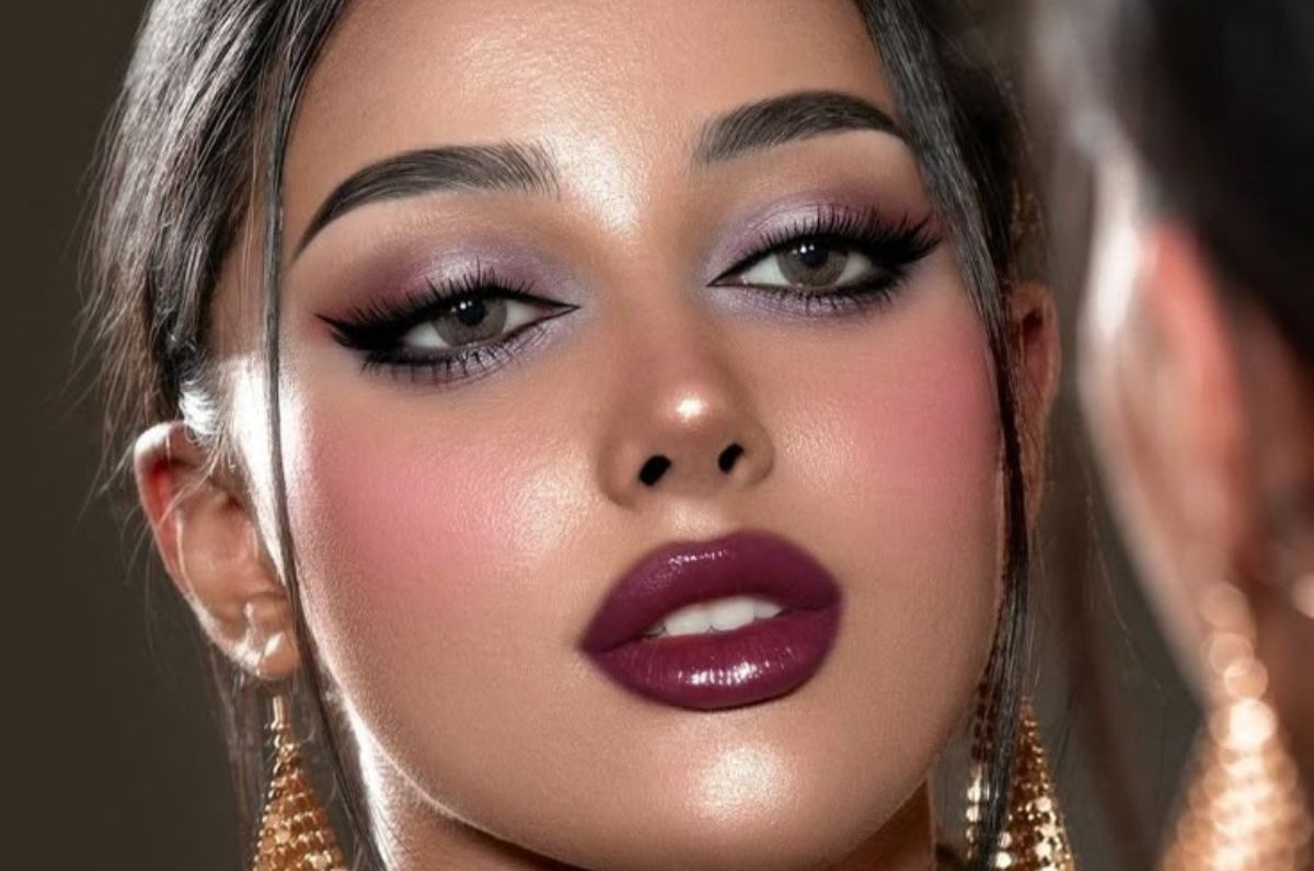 Labios ciruela: el tono más besable de la Navidad 2025