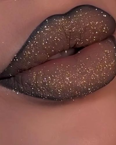 Labial brillante en tono café