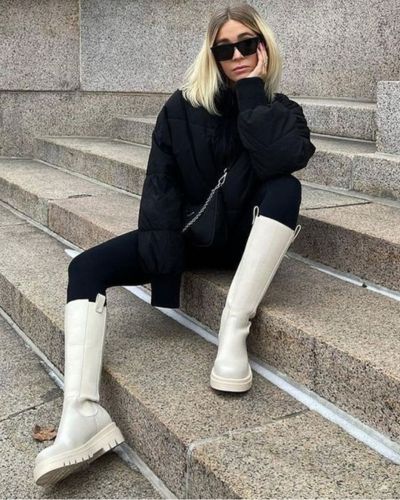 Outfit deportivo con botas altas