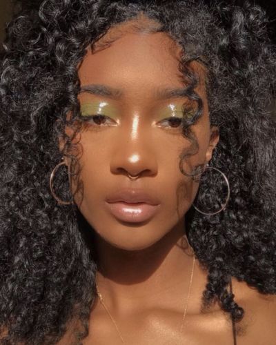 Sombras verde olivo con acabado glossy 