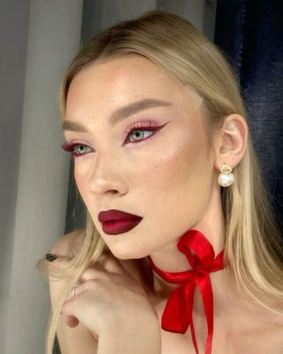 Maquillaje rojo para Año Nuevo 