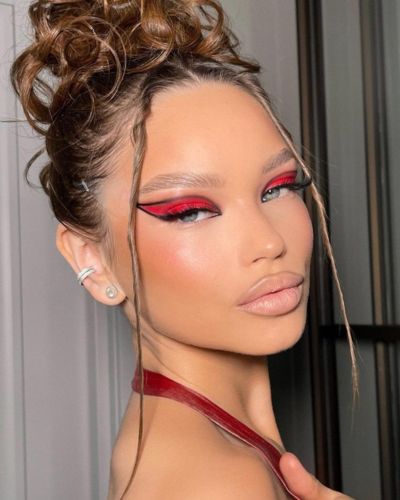 Maquillaje rojo para Año Nuevo 