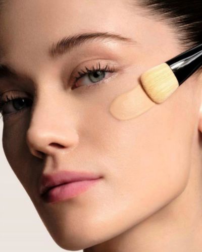 Aplicación de base líquida