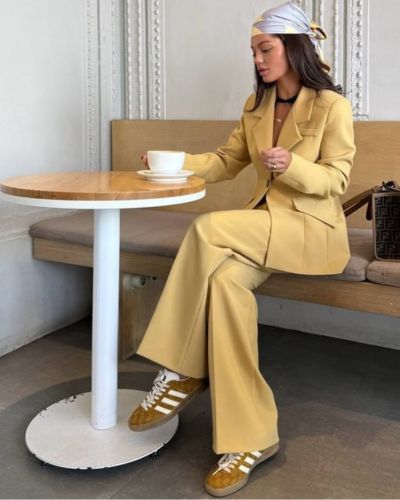 Traje sastre amarillo 