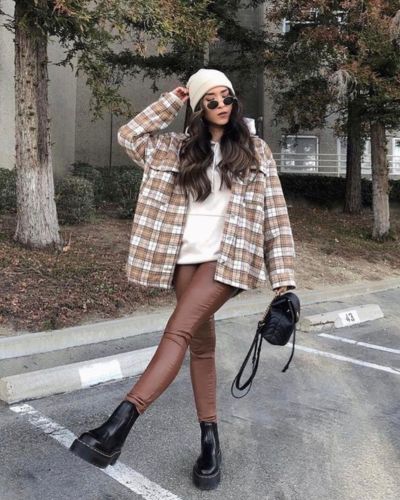 Outfits con gorro y abrigo a cuadros