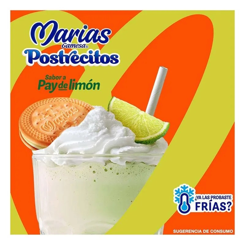 Empaque de Marías Gamesa Postrecitos sabor a pay de limón, con imagen de un postre en vaso cubierto con crema batida, una galleta María y una rebanada de limón; fondo en tonos naranja y verde e ícono que dice “¿Ya las probaste frías?”.