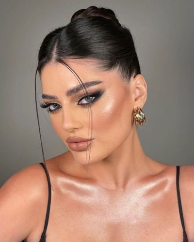 Peinados efecto lifting: chongo alto