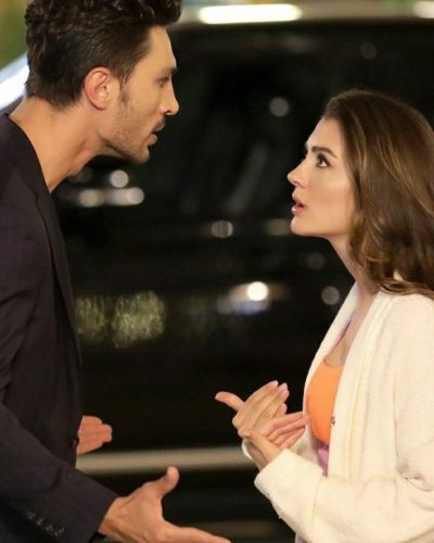 Mujer y hombre discutiendo