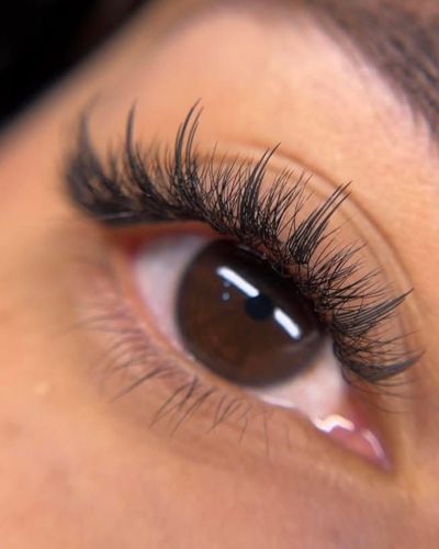 Extensiones de pestañas híbridas