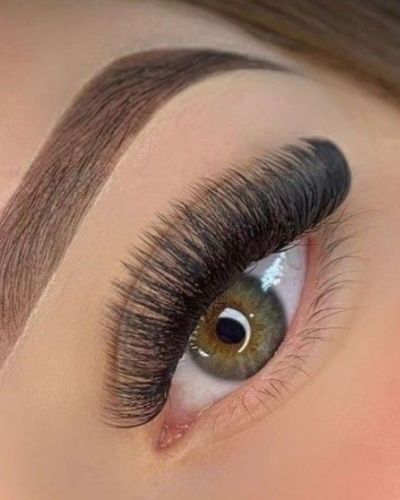 Extensiones de pestañas con volumen