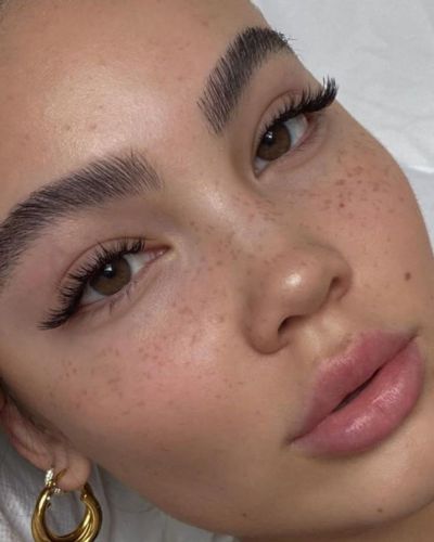 Ojos con pestañas postizas