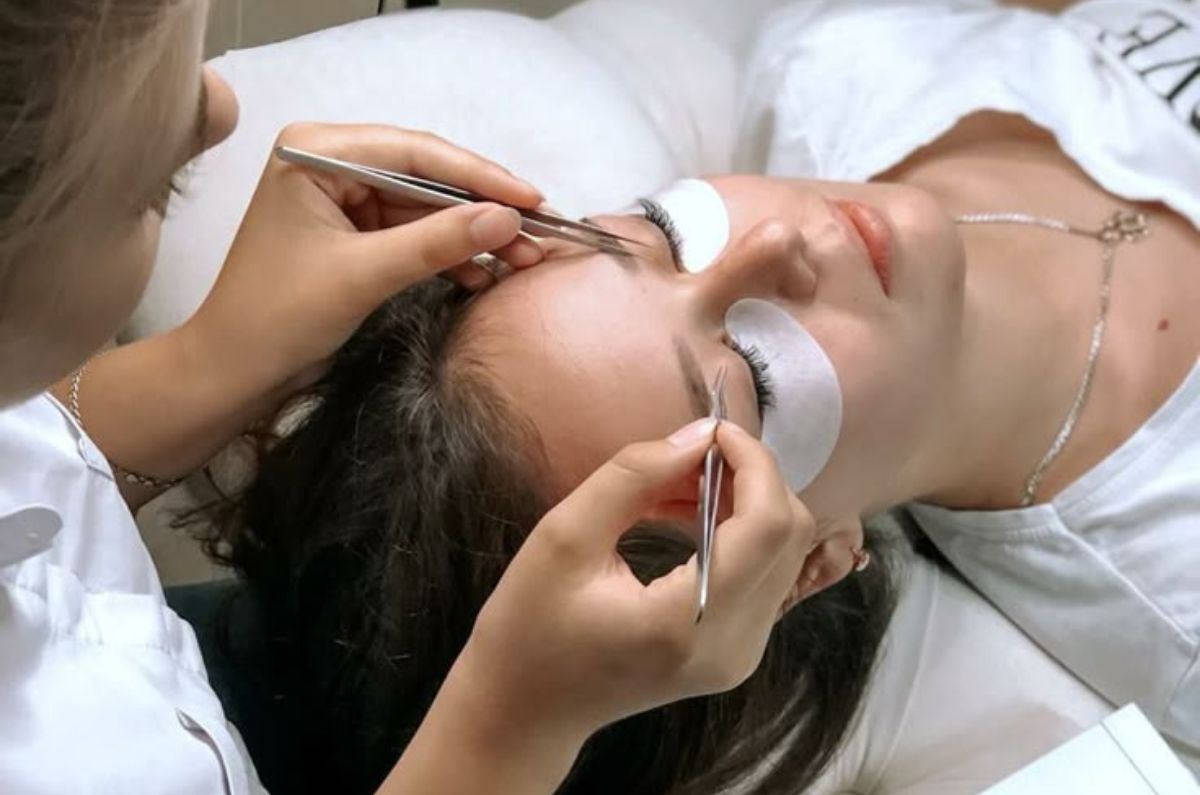 ¿Qué extensiones de pestañas elegir según la forma de tus ojos?