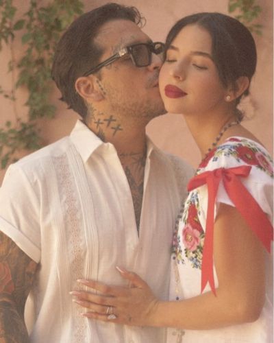 Ángela Aguilar y su esposo