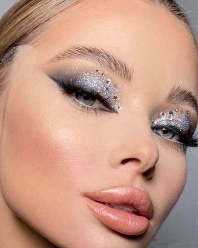 Look de ojos con pedrería