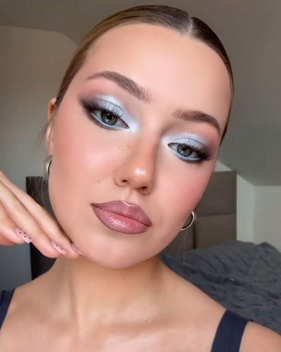 Smokey eye con sombras plateadas 