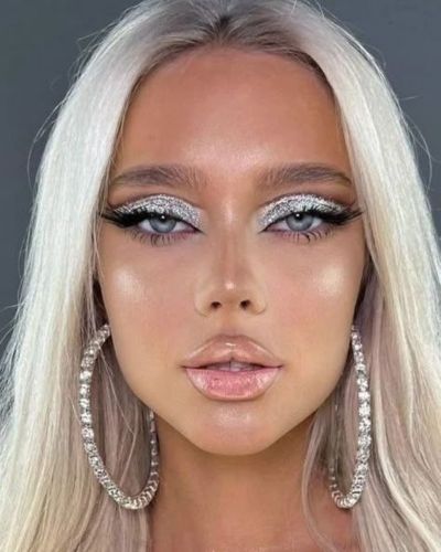 Maquillaje estilo Twiggy con sombras metálicas