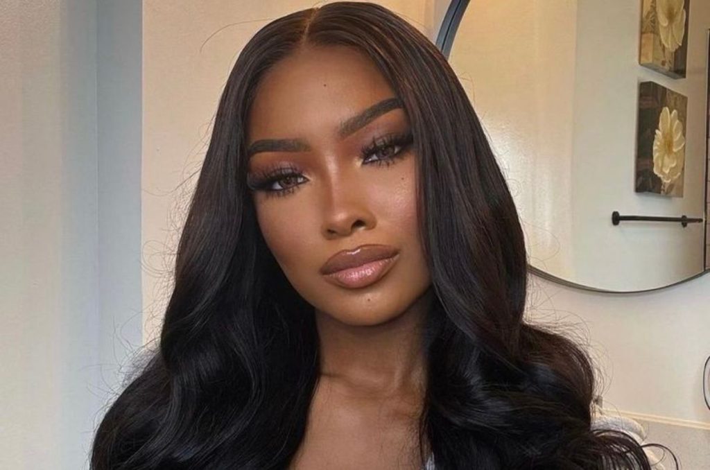 Tintes para morenas para lucir en Navidad: negro