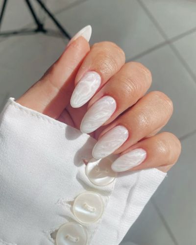 Uñas Cloud Dancer con efecto mármol