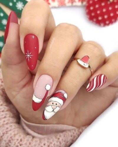 Uñas mate con dibujo de Santa Claus