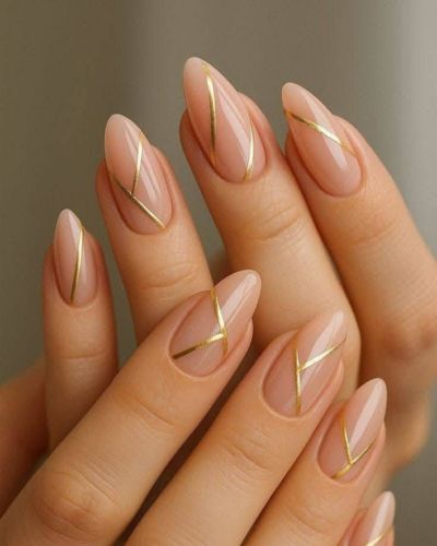 Diseños minimalistas con trazos metálicos