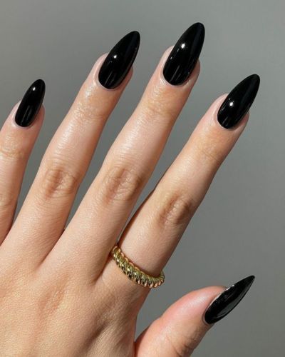 Uñas que combinan con todo: negras