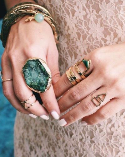 Accesorios en tendencia para el 2026: anillos chunky