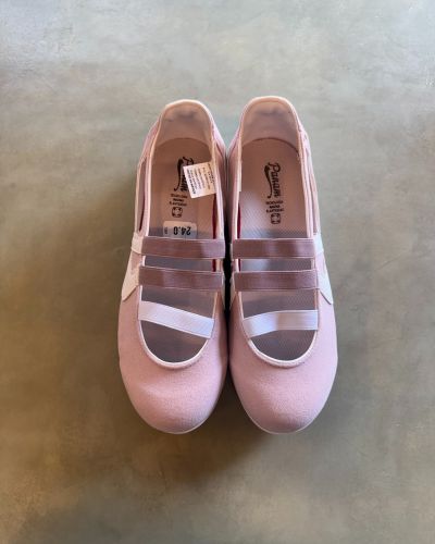 Calzado para niñas en tendencia en color rosa, cómodo y moderno