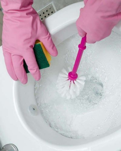 Eliminar sarro del baño con limpieza profunda