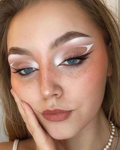 Delineador blanco 2026 en maquillaje natural y luminoso