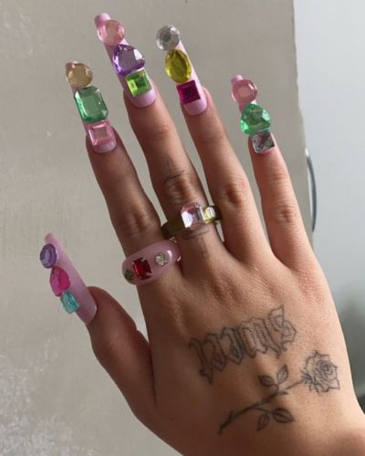Uñas maximalistas