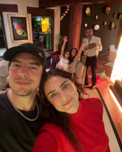 Eugenio Derbez y Aislinn Derbez en las fiestas decembrinas 