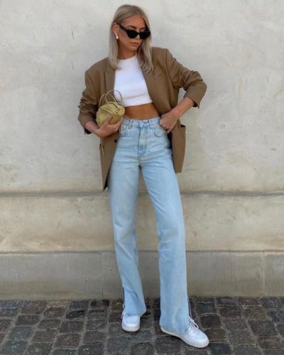 Jeans rectos claros que favorecen diferentes tipos de cuerpo y estilizan la figura