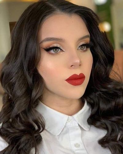 Delienado cat eye + labial rojo mate 