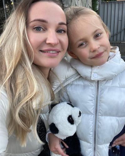 Foto selfie de la influencer que falleció tras someterse a una cirugía estética en Rusia con su hija