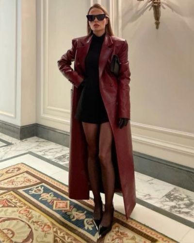 Outfit con abrigo de cuero